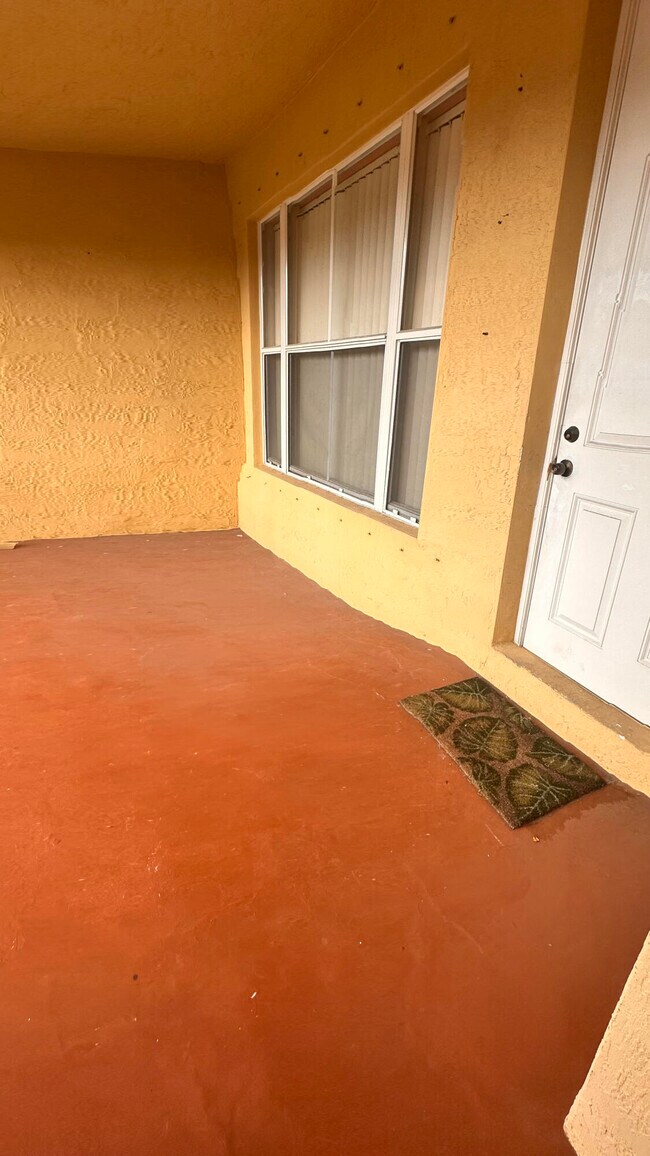 Foto del edificio - 3553 Forest Hill Blvd