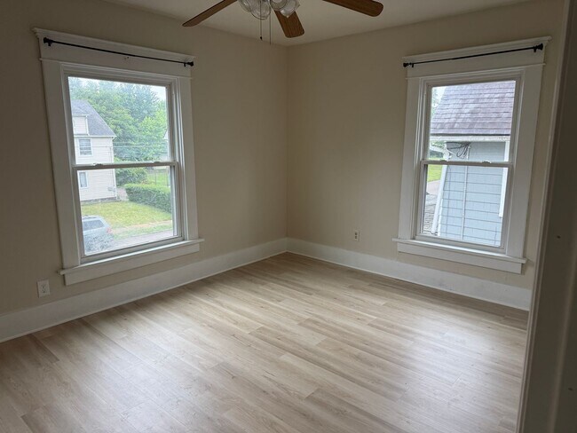 Building Photo - 2-3 Bedroom Home Canton