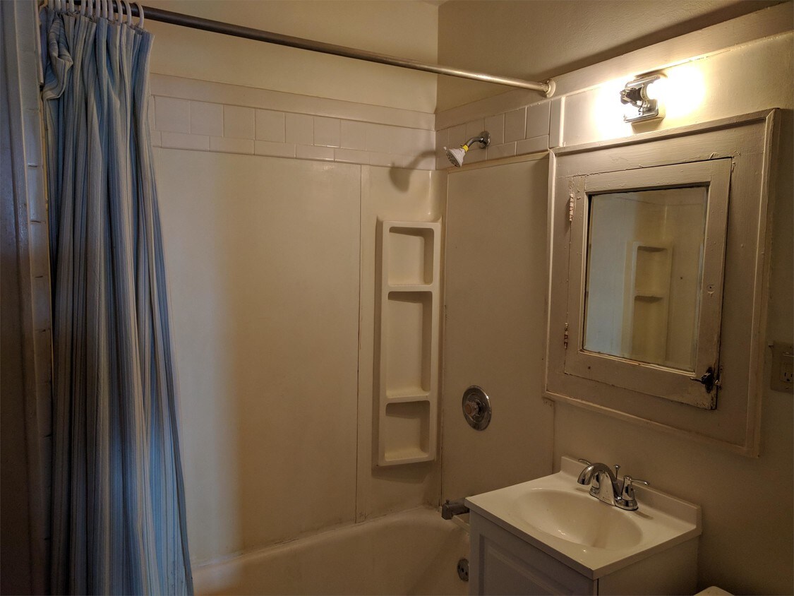 Primary Photo - 7139 W Burleigh St