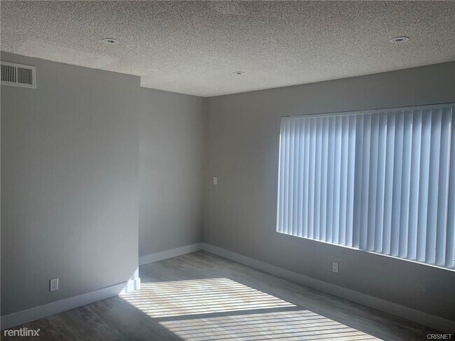 Building Photo - 2 br, 2 bath Condo - 17815 Devonshire St U...