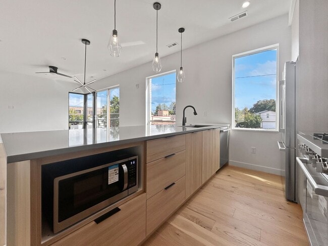 Building Photo - $0 DEPOSIT OPTION. BRAND NEW 4 BED 3 BATH HOME WITH ROOFTOP DECK IN BERKELEY
