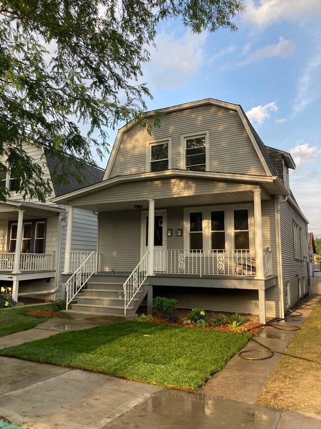 Exterior - 5707 N Austin Ave