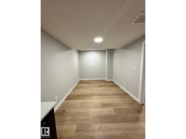 Photo du bâtiment - #BSMT 3922 40 AV