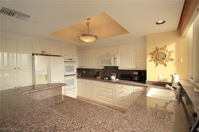 Building Photo - 7117 Pelican Bay Blvd