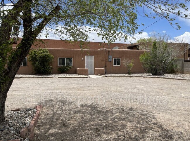 Building Photo - 158 Sandia Rd NW
