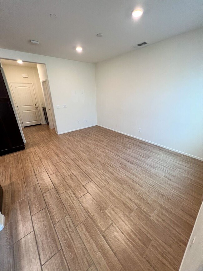 Building Photo - 2 bedroom Condo with a LOFT located in Menifee!