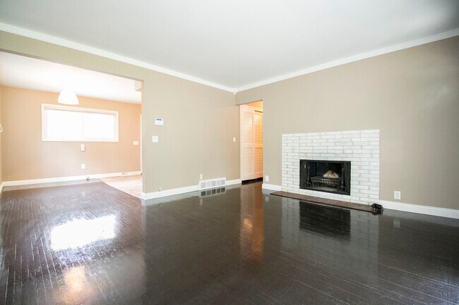 Foto del edificio - 826 Mackow Dr