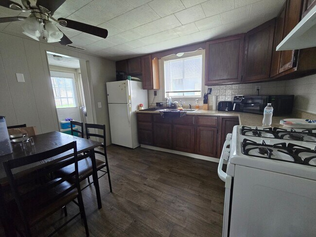 Foto del edificio - 2 Bedroom Home in Bloomington!