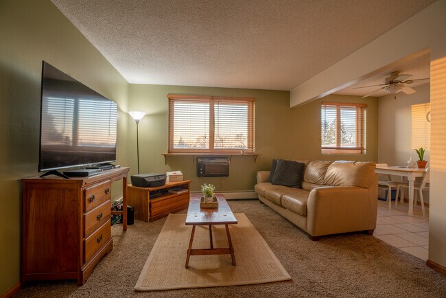 Building Photo - 4363 Wilshire Blvd