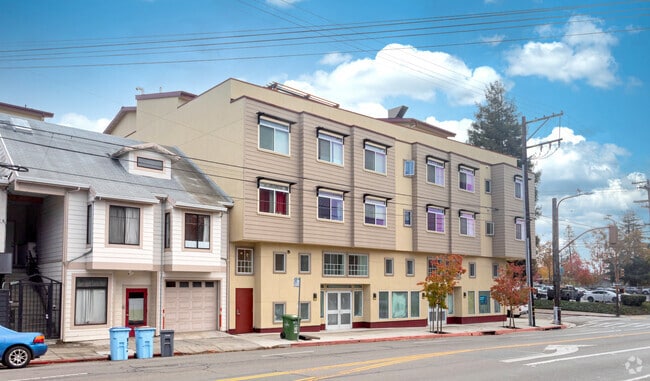 Building Photo - Stranda Apartments