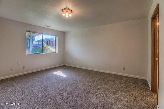 Building Photo - 1105 S 43rd Ave