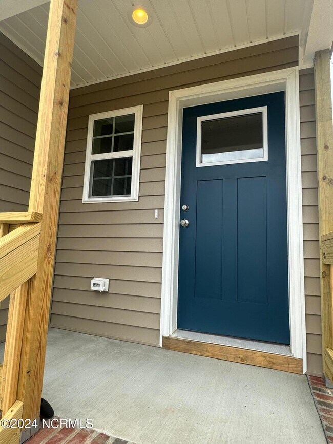 Building Photo - 705 Gridiron Way