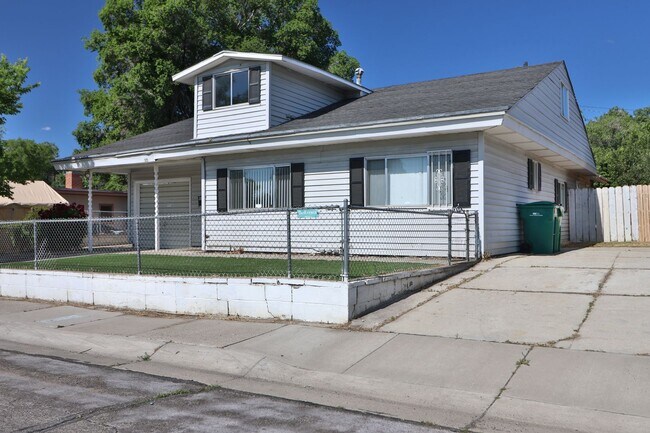 Foto del edificio - Roommate- Friendly 4 bedroom, 2 Bath Home Near UNR
