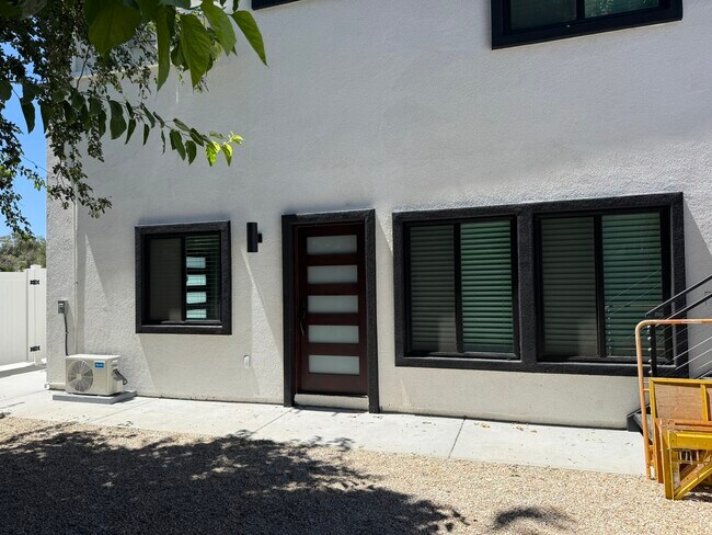 Foto del edificio - 4066 Hickory Ln