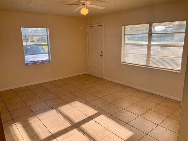 Foto del edificio - FANTASTIC LOCATION! 2 BEDROOM 1 BATH DUPLEX LOCATED IN PINELLAS PARK, FL.