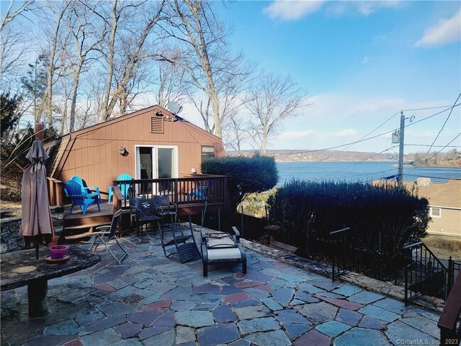 Building Photo - 4 -8 E Lake Rd