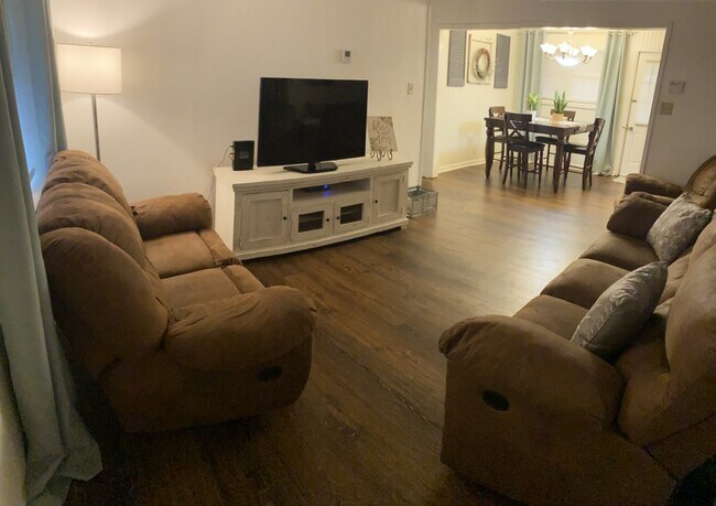 Foto del edificio - 3701 Porter Ave