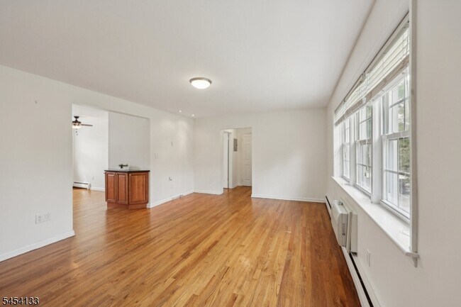 Foto del edificio - 161 Ridge Rd