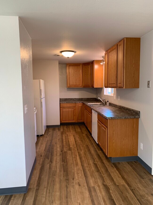 1301 SE Grandview Ave, Grants Pass, OR 97527 Townhome Rentals in