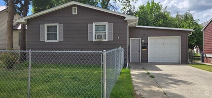Building Photo - 1422 5th Ave N