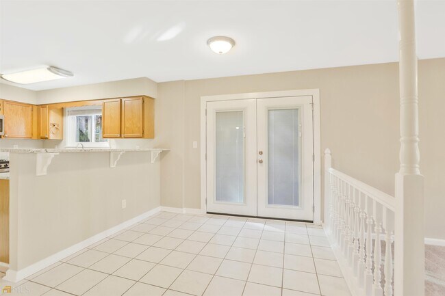 Building Photo - 1583 Linksview Close