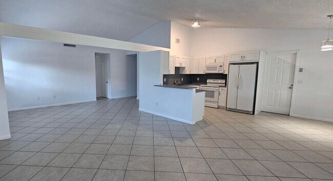 Building Photo - 7699 Blairwood Cir S