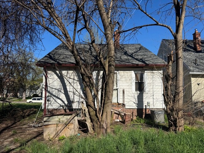 Building Photo - 15447 Griggs St