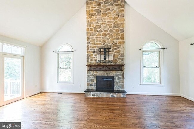 Building Photo - For Rent! Large 5-Bedroom, 3.5-Bath Home with Scenic Views