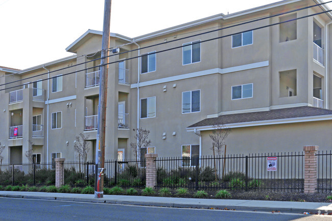 Building Photo - Sierra View Terraces