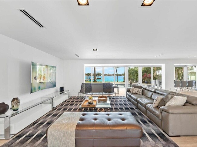 Foto del edificio - 714 S Lake Dr