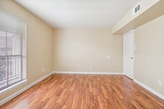 Building Photo - 12770 Rodeo Square Dr