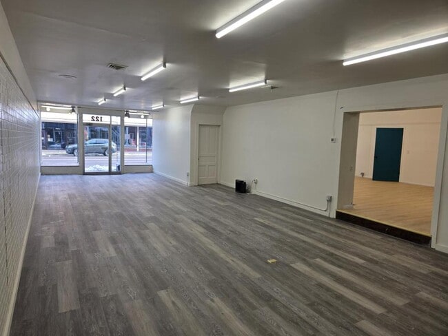 Building Photo - 122 S Water St