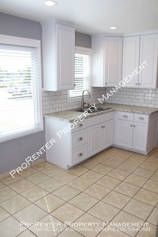 Building Photo - Updated 3 Bed, 2 Bath Roy Home