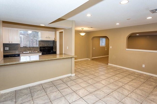 Building Photo - 307 Lakeside Dr