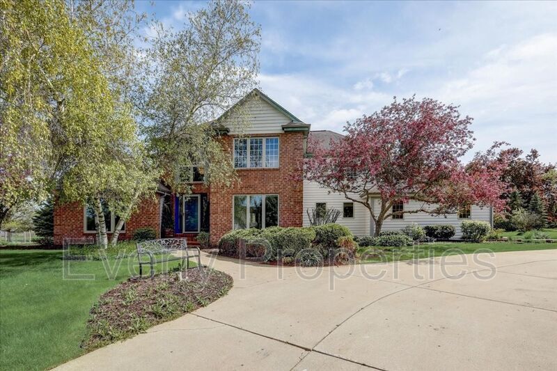 Foto principal - N38W32919 Lake Country Dr