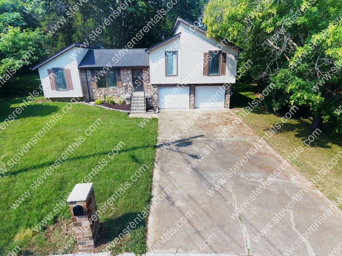 Primary Photo - 121 Cedarcroft Ct