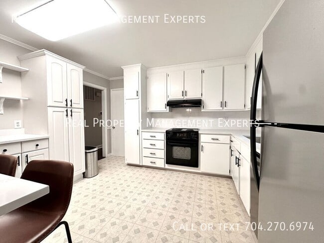 Photo - 3311 Tyrone Dr House