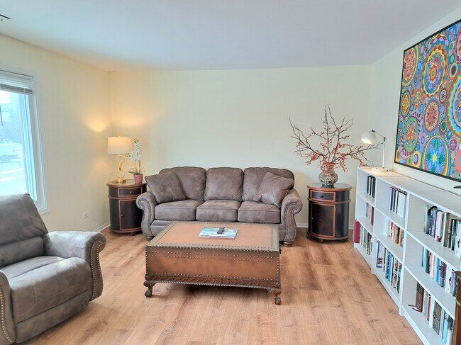 Foto del edificio - 694 Morningside Ct