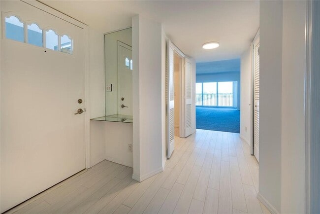 Building Photo - 3101 NE 47th Ct