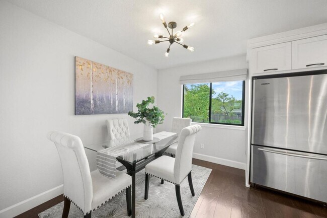 Foto del edificio - Immaculate 3 Bedroom 2.5 Bath Condominium ...