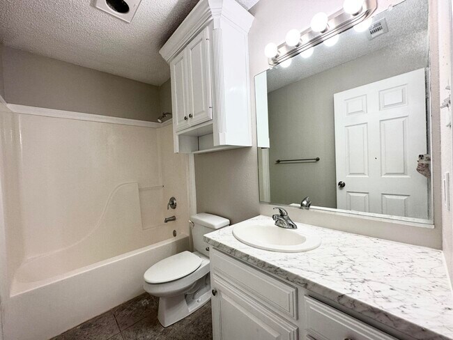 Foto del edificio - 6706 4th St