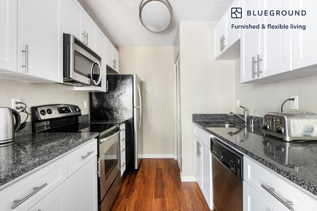 Foto del edificio - 877 Heatherstone Way