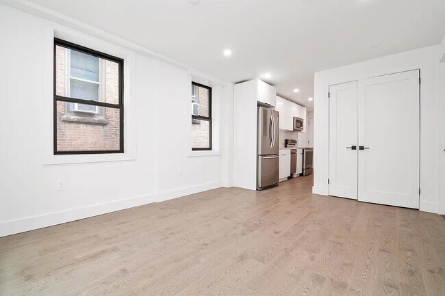 Building Photo - 241 W 75th St