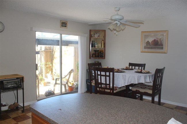 Building Photo - 9252 Westwood Village Dr