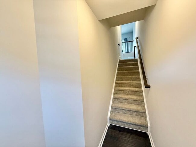 Building Photo - 113 Cross Country Way