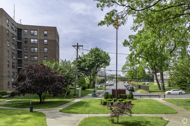 Building Photo - Park East Terrace