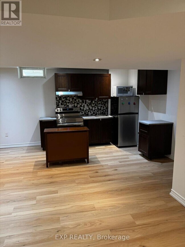 Photo du bâtiment - 16 Wellspring Ave