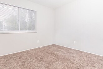 Building Photo - Woodhaven Oaks