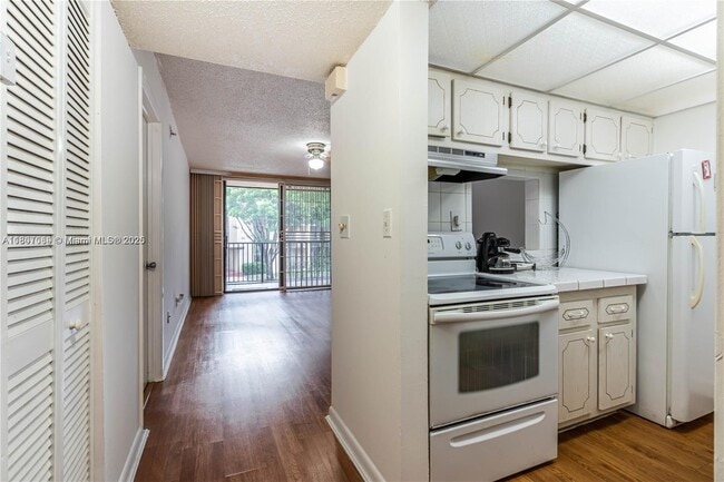 Building Photo - 14301 N Kendall Dr