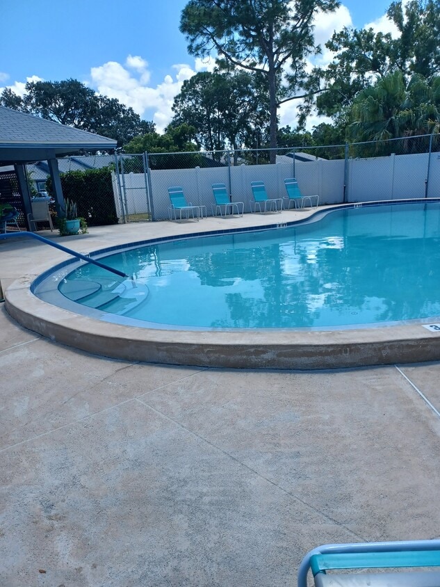 Primary Photo - 7312 Parkside Villas Dr N